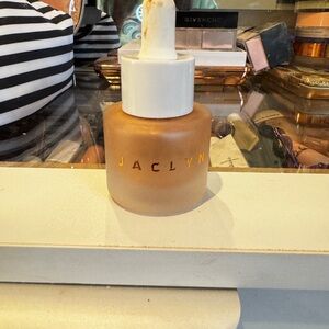 Jaclyn cosmetics liquid highlighter